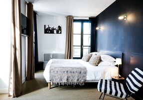 Quartos à prova de som, ferros/tábuas de passar roupa, Wi-Fi de cortesia