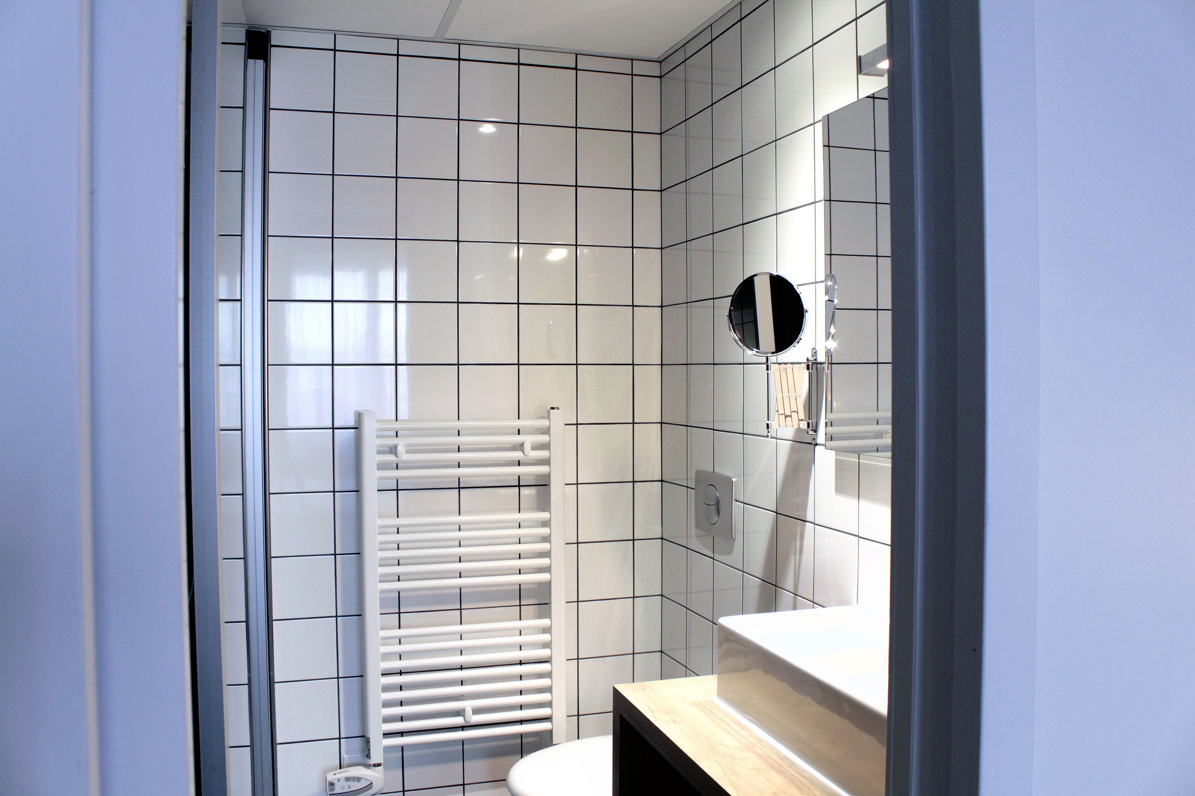classic double room | bathroom | shower, free toiletries, hair dryer, towels
