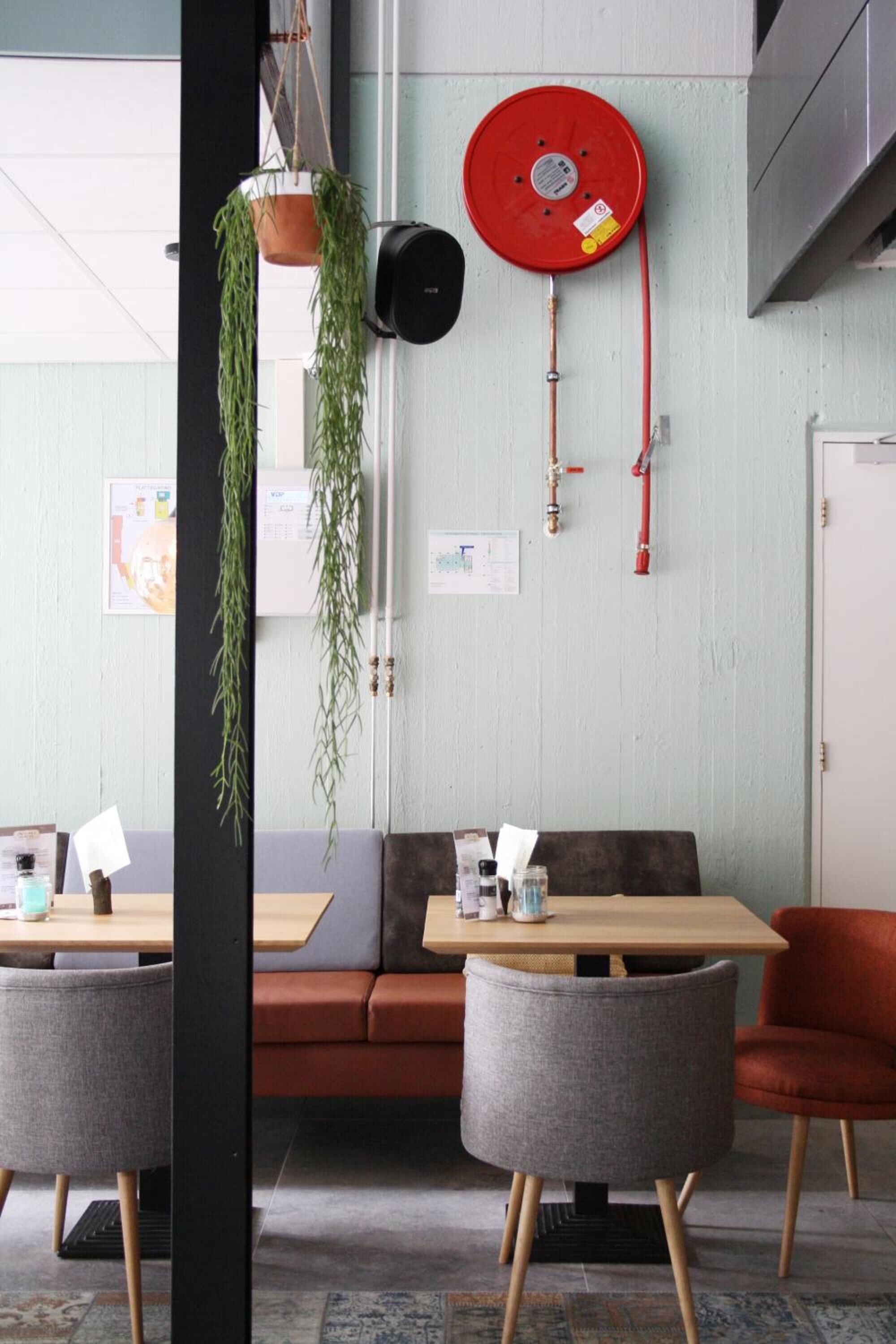 Breakfast, lunch and brunch served