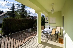 Outdoor dining - Cedar  Apartment 1 - One Bedroom Apartment, Sleeps 4 (Zalakaros)