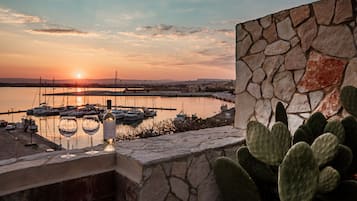 Suíte romântica, terraço, vista para o mar | Terraço/pátio