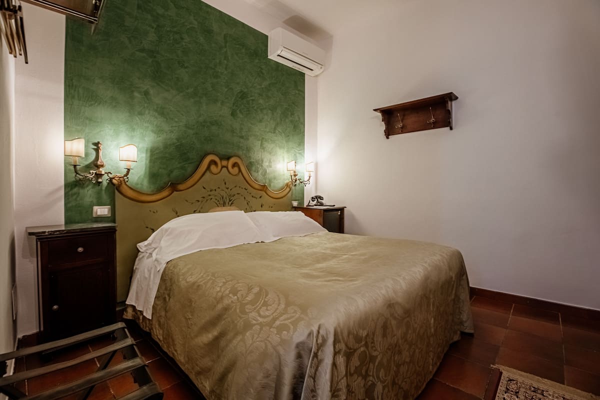 Standaard tweepersoonskamer, balkon, uitzicht op stad | 1 slaapkamer, luxe beddengoed, donzen dekbedden, Select Comfort-bedden