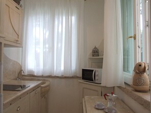 Kühlschrank, Mikrowelle, Geschirrspüler