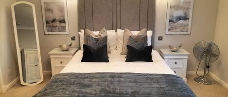 Luxury Double or Twin Room | Egyptian cotton sheets, premium bedding, pillow-top beds, free WiFi