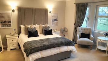 Family Room | Egyptian cotton sheets, premium bedding, Select Comfort beds, free WiFi