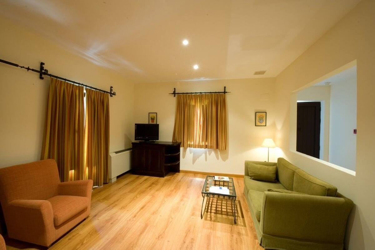 Minibar, caja de seguridad en la habitación, escritorio y wifi gratis 