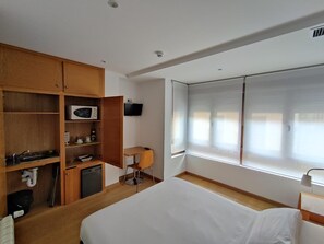 Minibar, in-room safe, blackout curtains, free cots/infant beds - Hotel Dabeleira (Valdes)