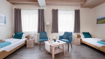 Double Room | Individually decorated, individually furnished, blackout drapes