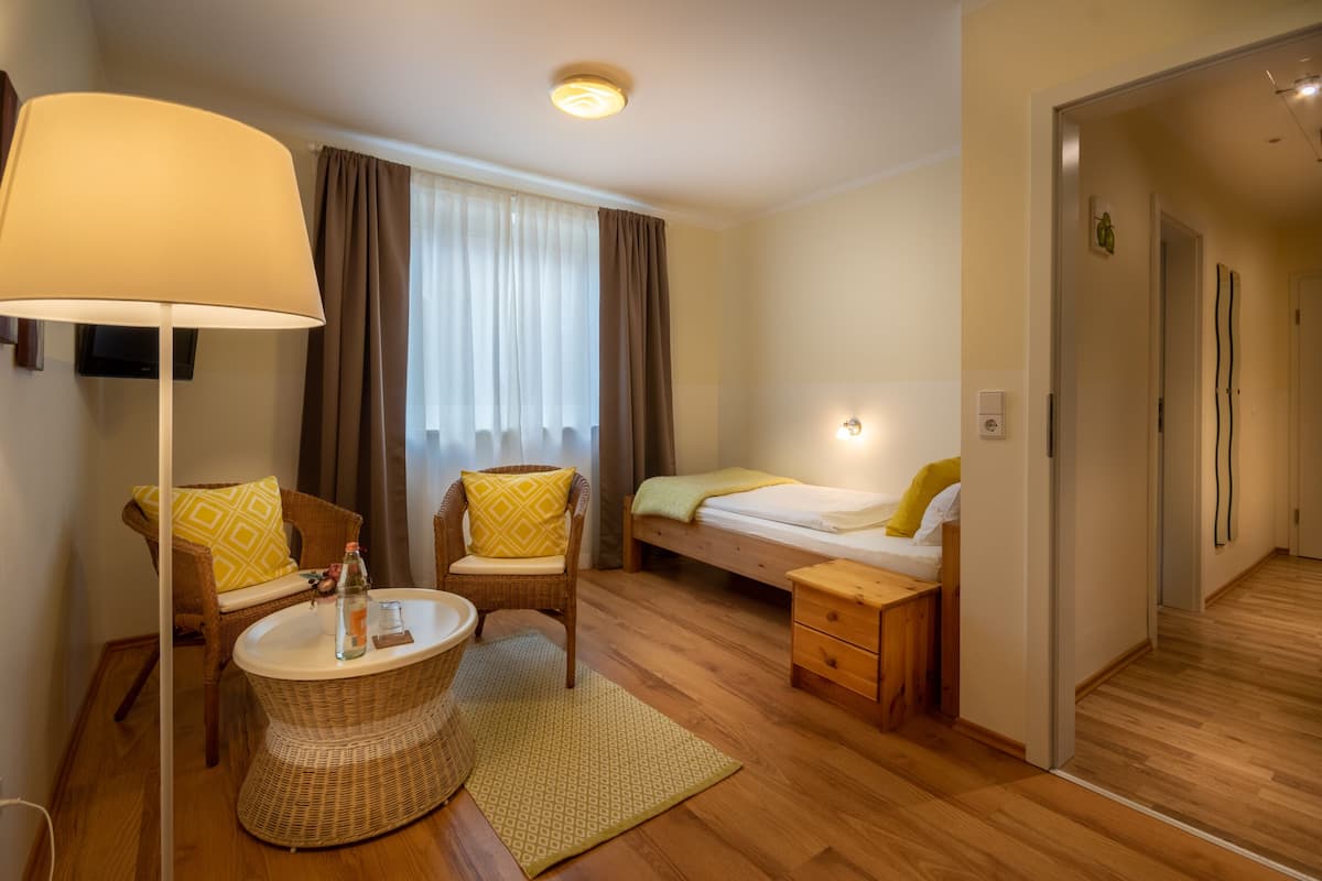 single room | blackout curtains, cots/infant beds, free wifi