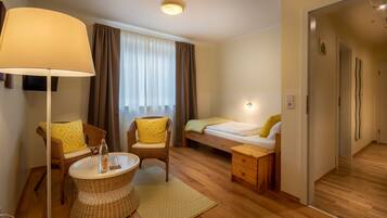 Einzelzimmer | Verdunkelungsvorhänge, Babybetten, kostenloses WLAN