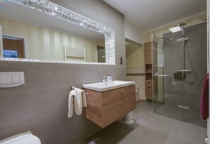 Suite junior | Decoración individual, mobiliario individual, cortinas opacas