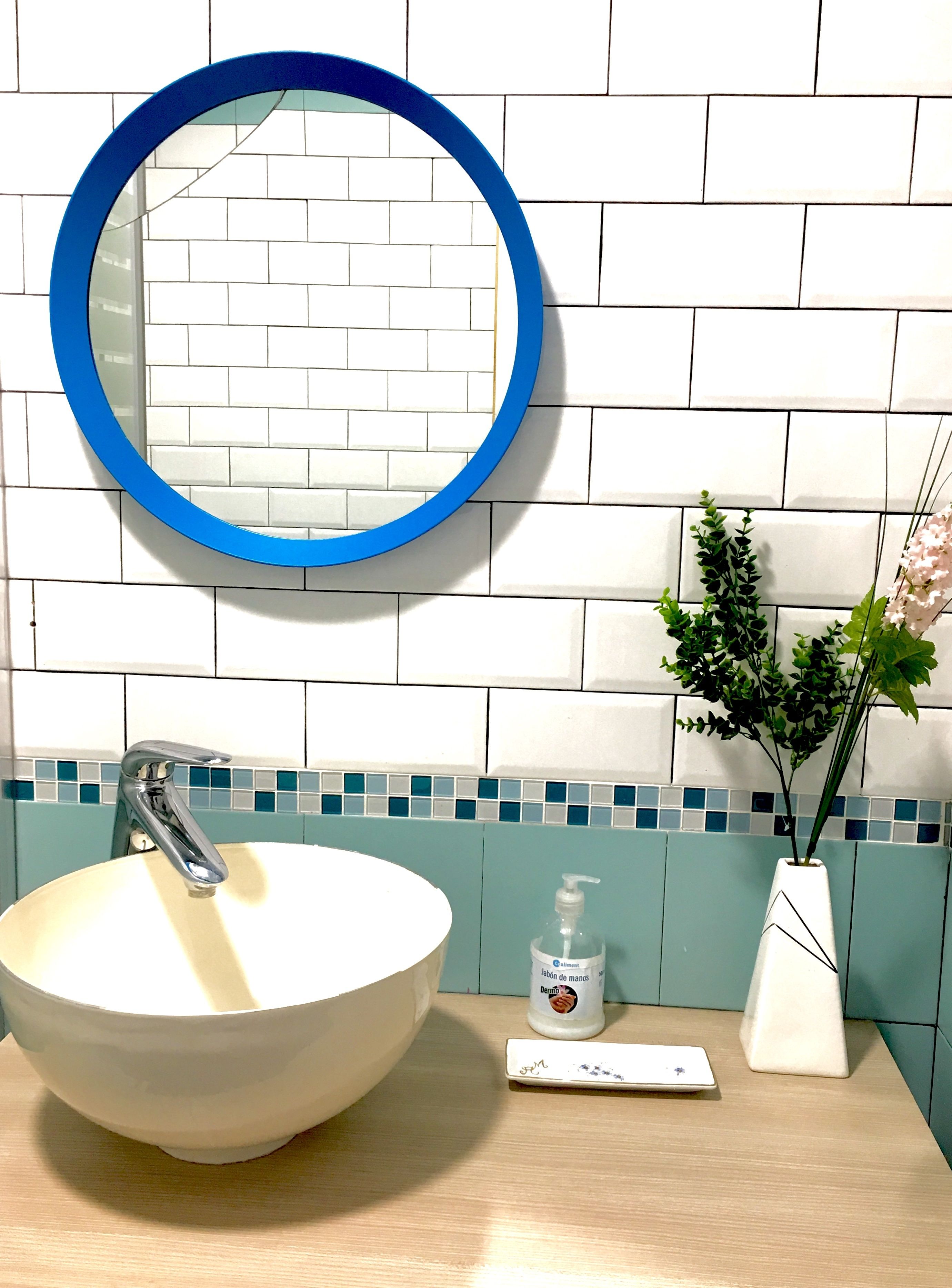 Badkamer met wastafel