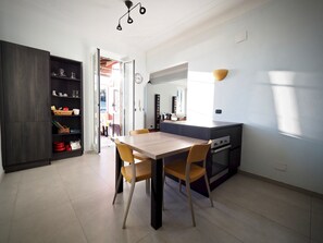 Apartment | Wohnbereich | Fernseher