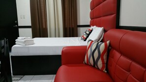 Living room - Luxury Suites E (Angeles City)