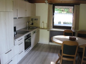 Fridge, oven, dishwasher, coffee/tea maker