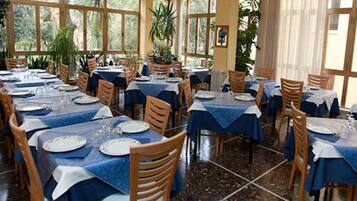 Colazione a buffet inclusa, servita tutte le mattine