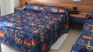 A room with a bed, a bedside table, and a nightstand. - Hotel Athena (Pesaro)