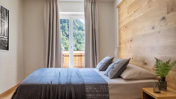 Classic Double or Twin Room | Minibar, in-room safe, desk, free WiFi