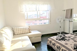 Habitación cuádruple, baño compartido | Wifi gratis y ropa de cama