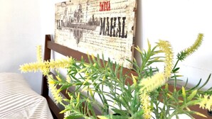 A rustic wall with a vintage map and the word "INDIA" in red. - OYO Guest House Torre de Quart (Valencia)