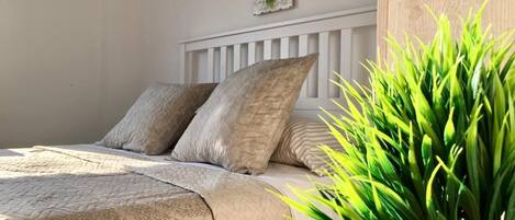 Double Room, Shared Bathroom | Free WiFi, bed sheets