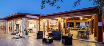 Semi detached Villa Country