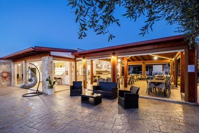 Semi detached Villa Country