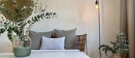 Estudio Confort | Ropa de cama de alta calidad, edredón, cortinas blackout y wifi gratis