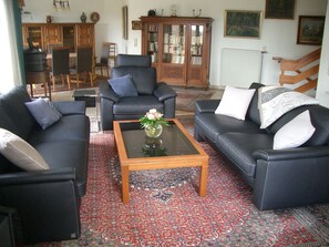 Unclassified image, 4 of 41, button