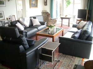 Unclassified image, 5 of 41, button