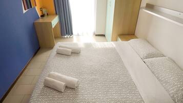Double or Twin Room | Down comforters, in-room safe, blackout drapes, free WiFi
