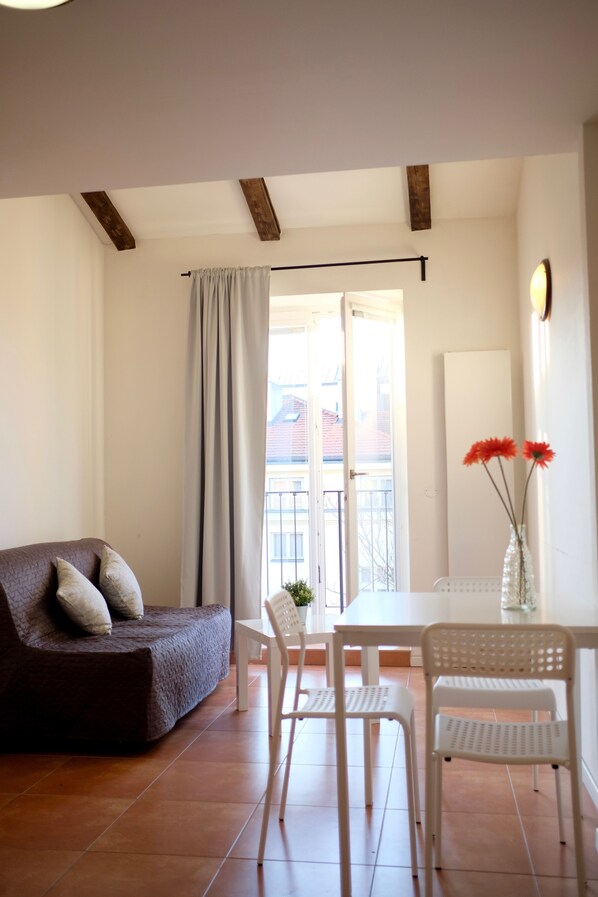 Departamento familiar, balcón, vista a la ciudad | Servicio a la habitación