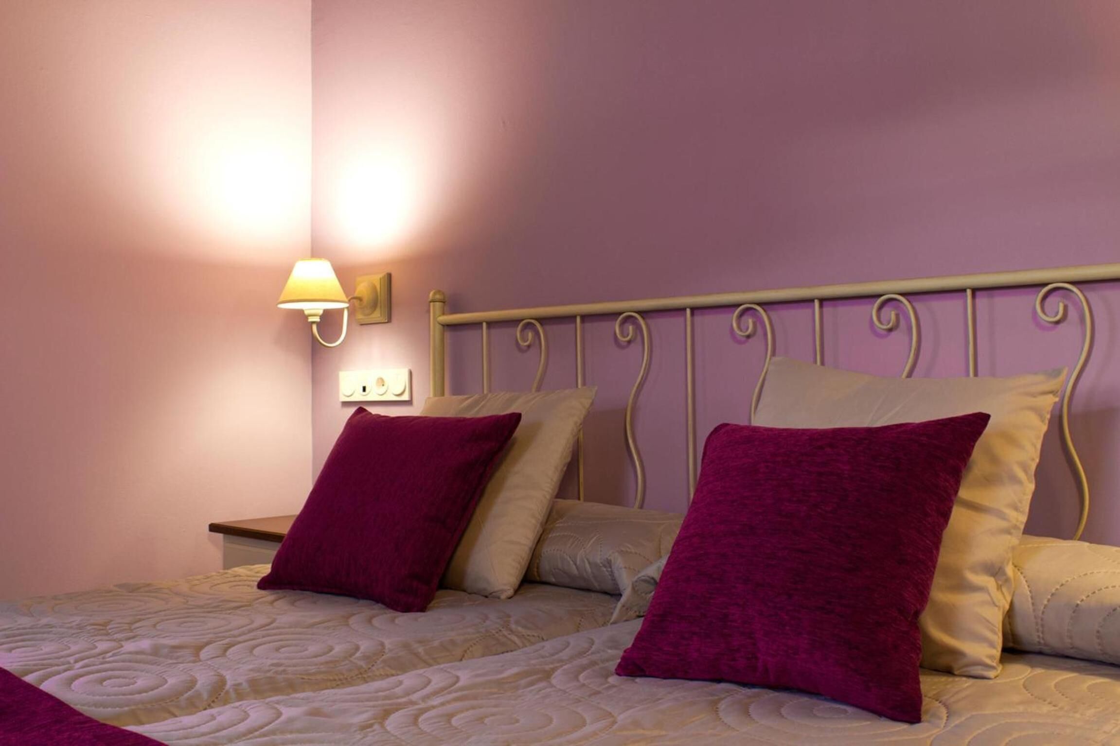 premium bedding, desk, free wifi, bed sheets