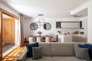 Appartement, 2 chambres | Coin séjour | Télévision à écran plat