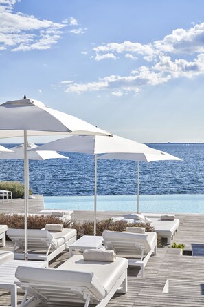 私人海灘、躺椅、遮陽傘