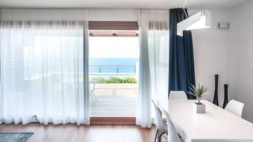 House, Terrace | Water view