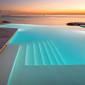 Infinity-Pool