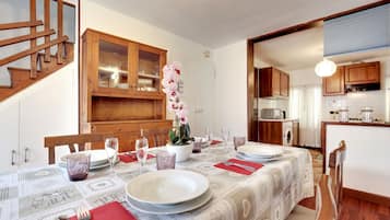 Appartamento, 2 camere da letto | Cucina privata | Frigorifero con congelatore, microonde, forno, piano cottura