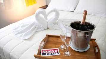 Habitación superior | Minibar, cortinas blackout, wifi gratis y ropa de cama