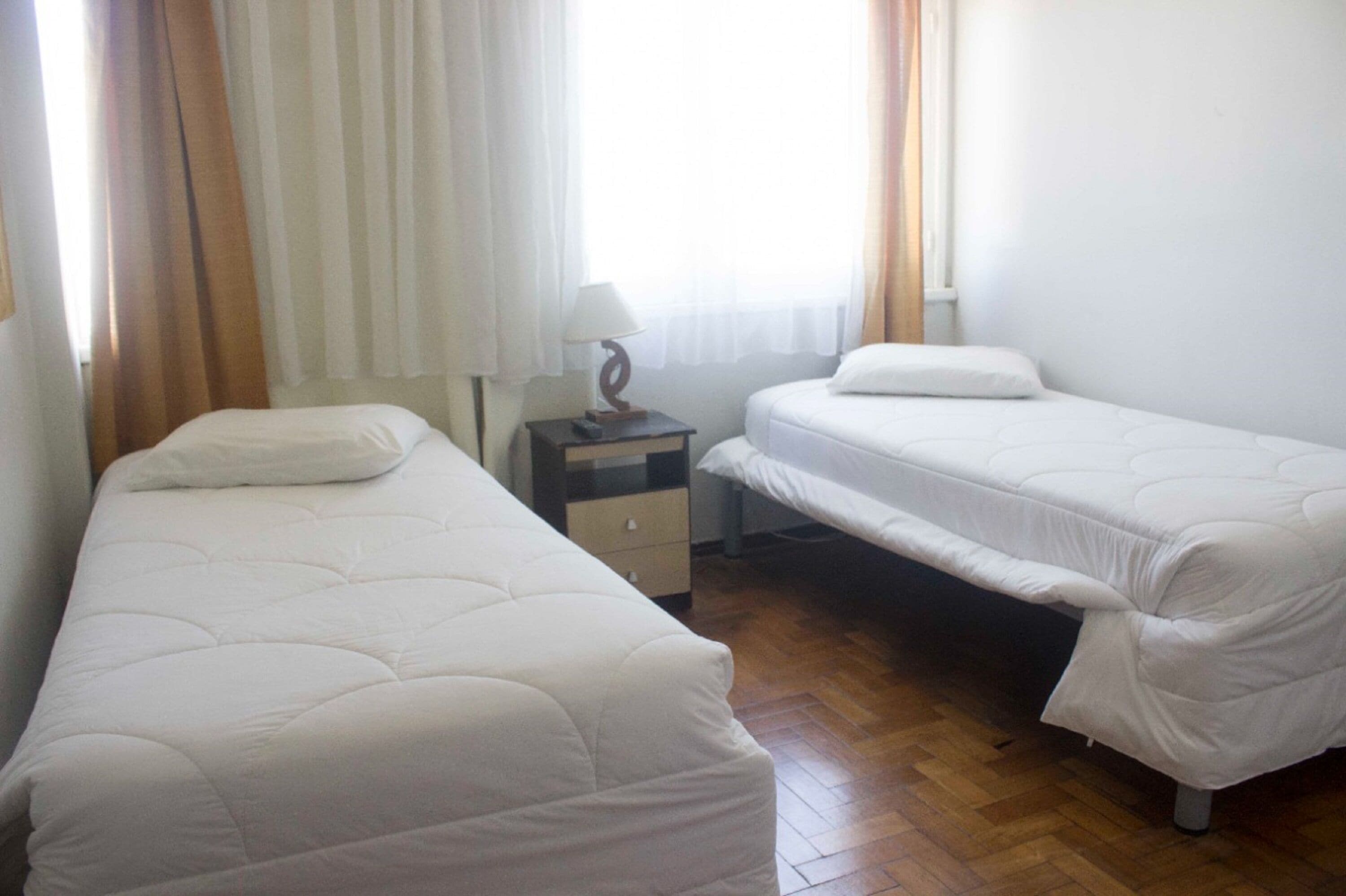 Frigobar, cortinas blackout, Wi-Fi de cortesia, roupa de cama
