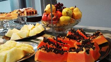 Free daily buffet breakfast