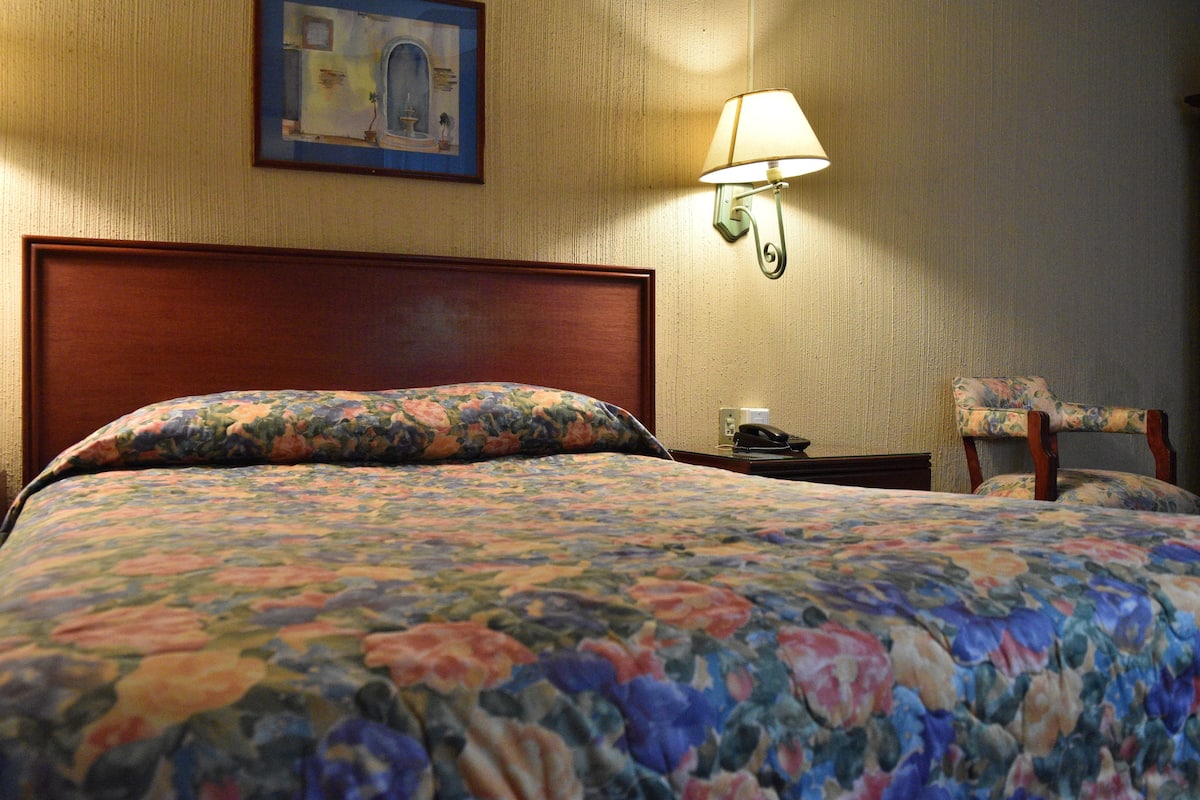 Single Room | Iron/ironing board, free WiFi, bed sheets