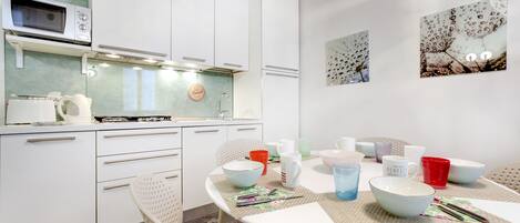 아파트, 침실 2개 | 전용 주방 | 대용량 냉장고, 전자레인지, 쿡탑, 식기 세척기