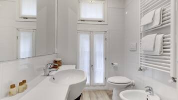 Appartement, 2 chambres | Salle de bain