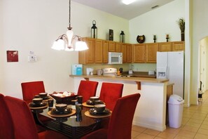 Apartment, Multiple Bedrooms | Living area