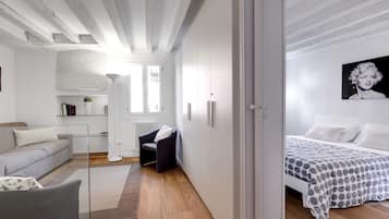 Apartment, 3 Schlafzimmer | Wohnbereich | Fernseher