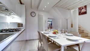 A modern kitchen with a dining area. - San Marco Prestige - S Zaccaria by Wonderful Italy (Venice)