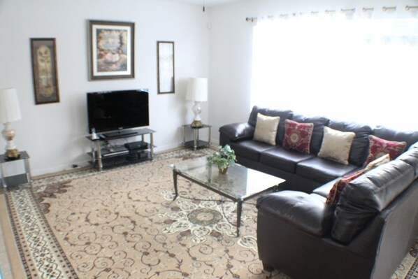 Apartment, Multiple Bedrooms | Living room