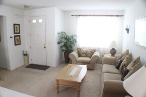 Apartment, Multiple Bedrooms | Living area