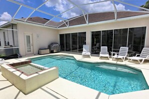 Outdoor pool - Dori's Destination (Davenport)